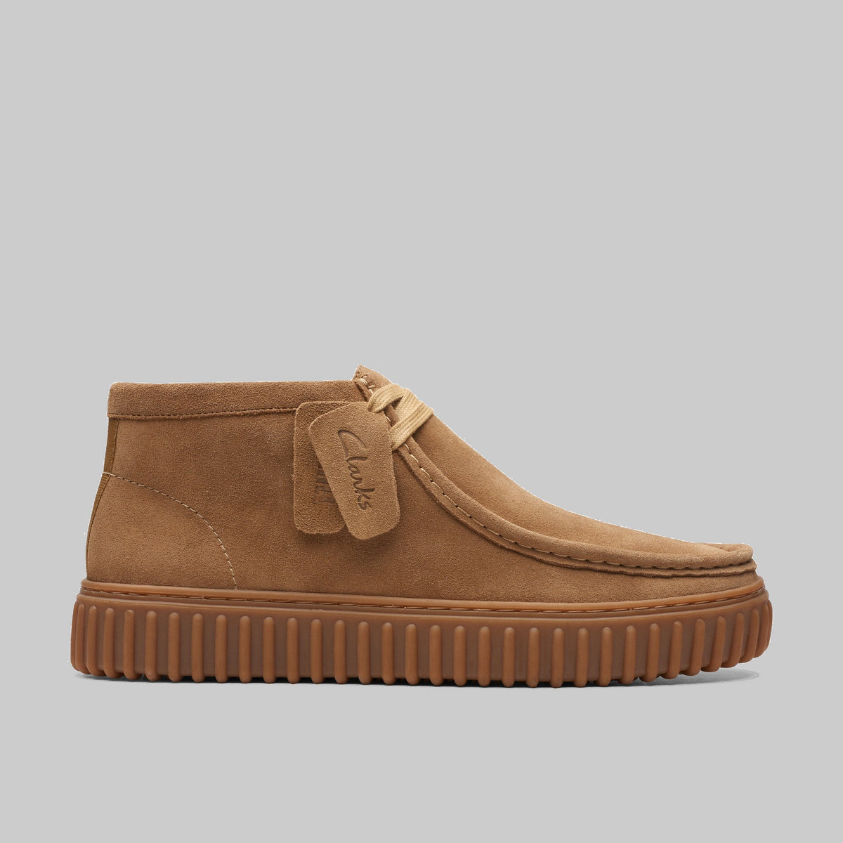 Torhill Hi Clarks en suède sable foncé, vue de profil