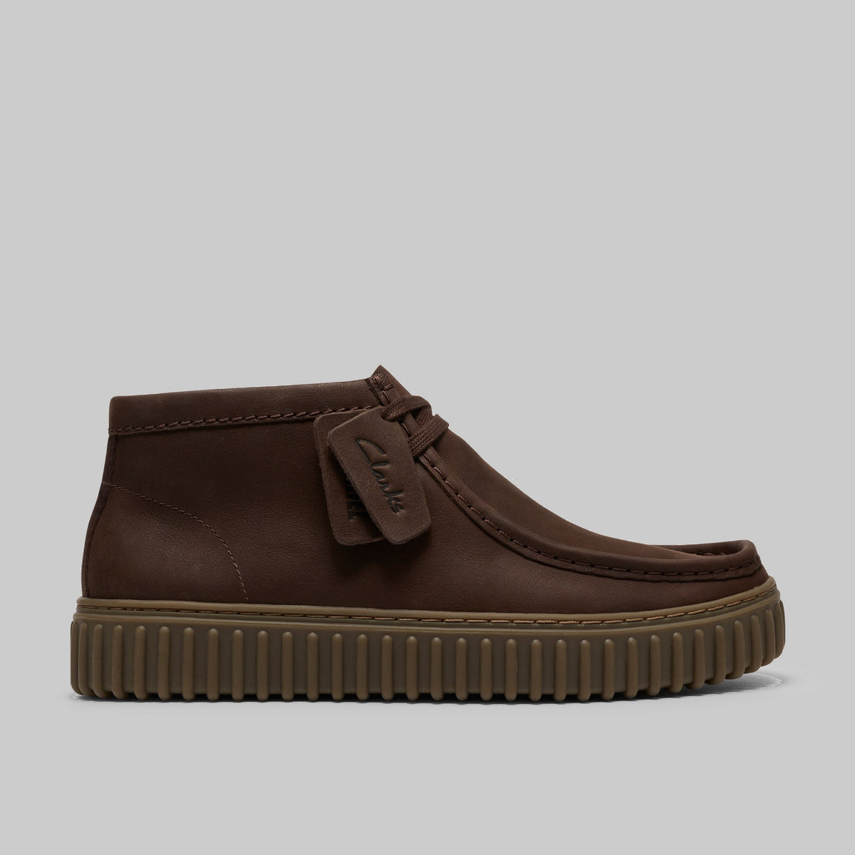 Torhill Hi Clarks en cuir marron foncé, vue de profil