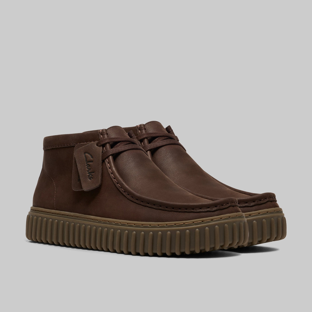 Torhill Hi Clarks en cuir marron foncé, vue trois quarts