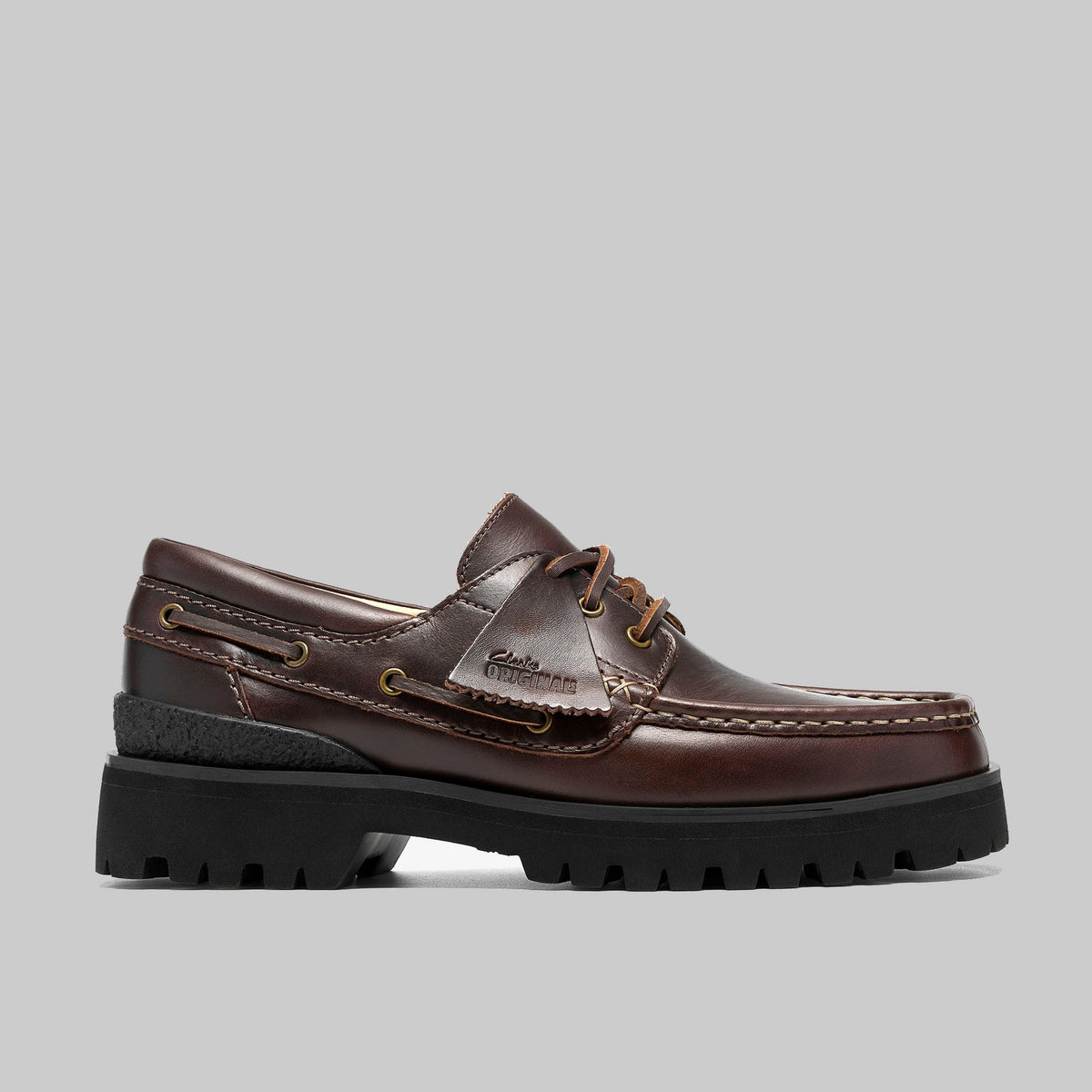 Yukoner Boat Clarks Originals en cuir marron, vue de profil
