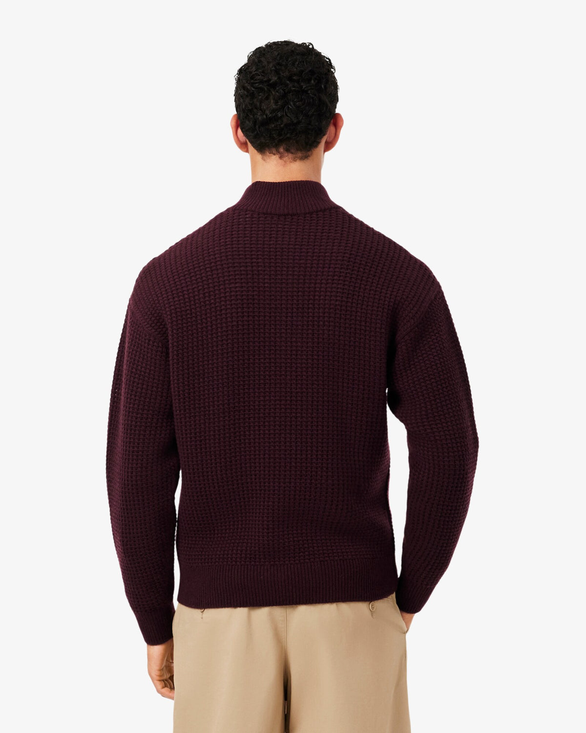 Pull col montant zippé Lacoste en laine bordeaux, porté de dos
