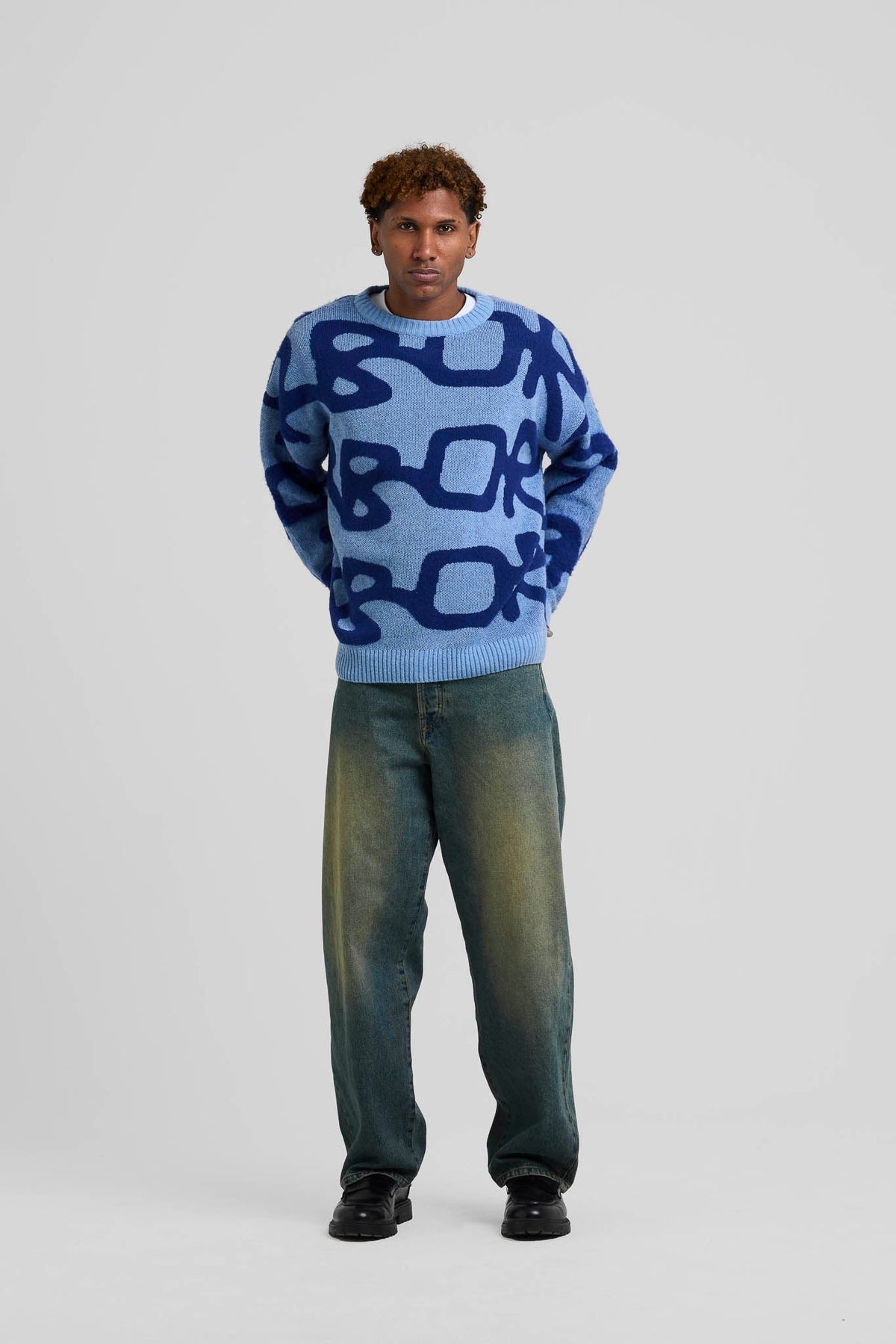 Big Logo Arbor Alpaca Knit Arbor Antwerp bleu porté