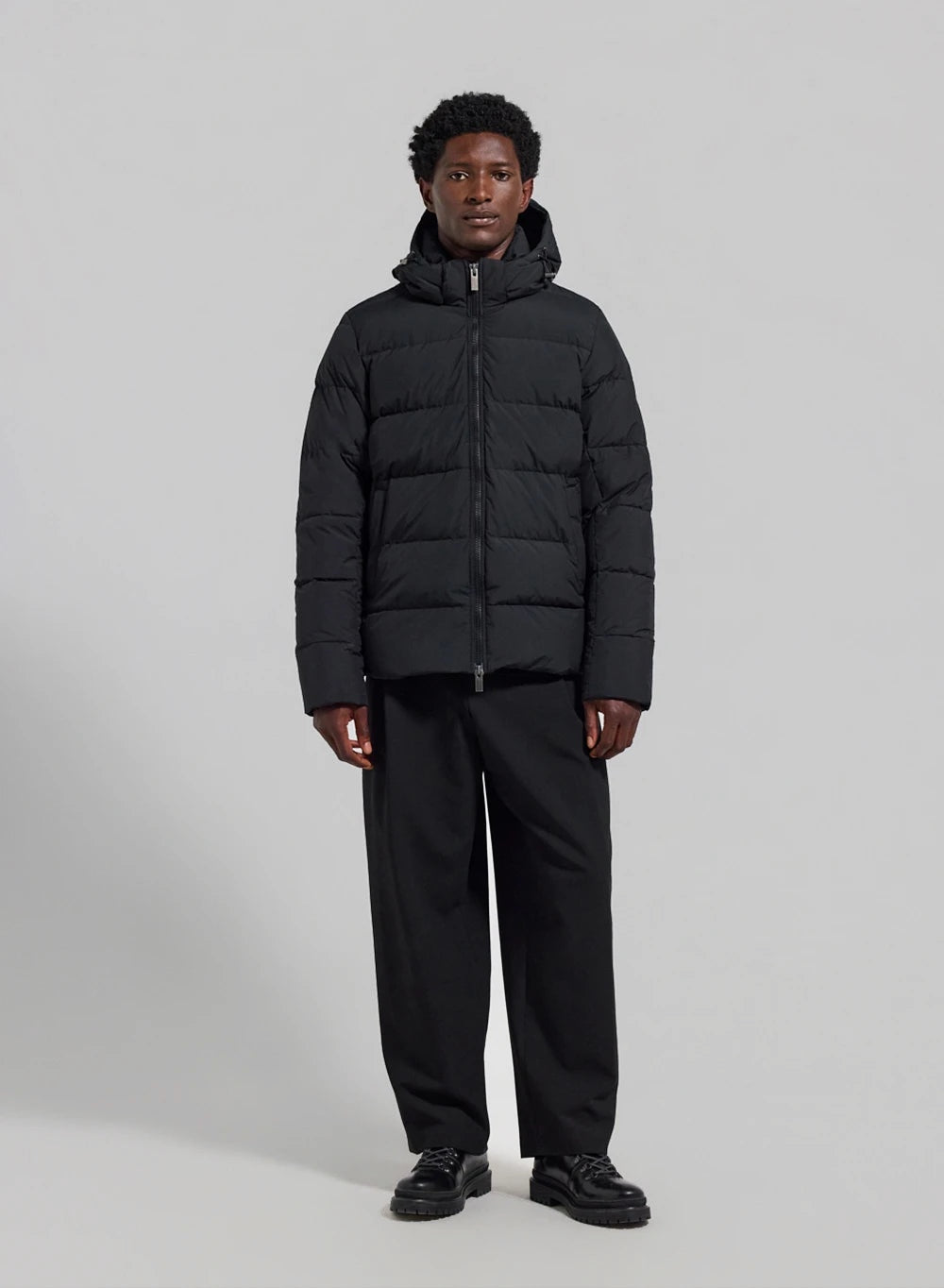 Doudoune Pyrenex Spoutnic Mini Ripstop noire portée en pied