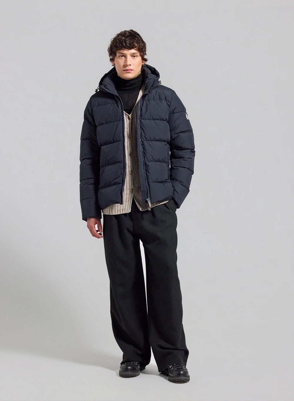Doudoune Pyrenex Spoutnic Mini Ripstop bleu foncé portée en pied