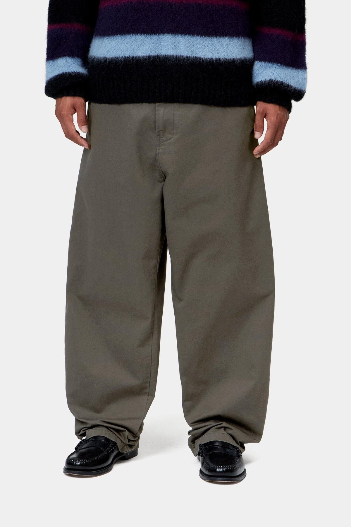 Brady Pant Carhartt WIP Shungite porté de face