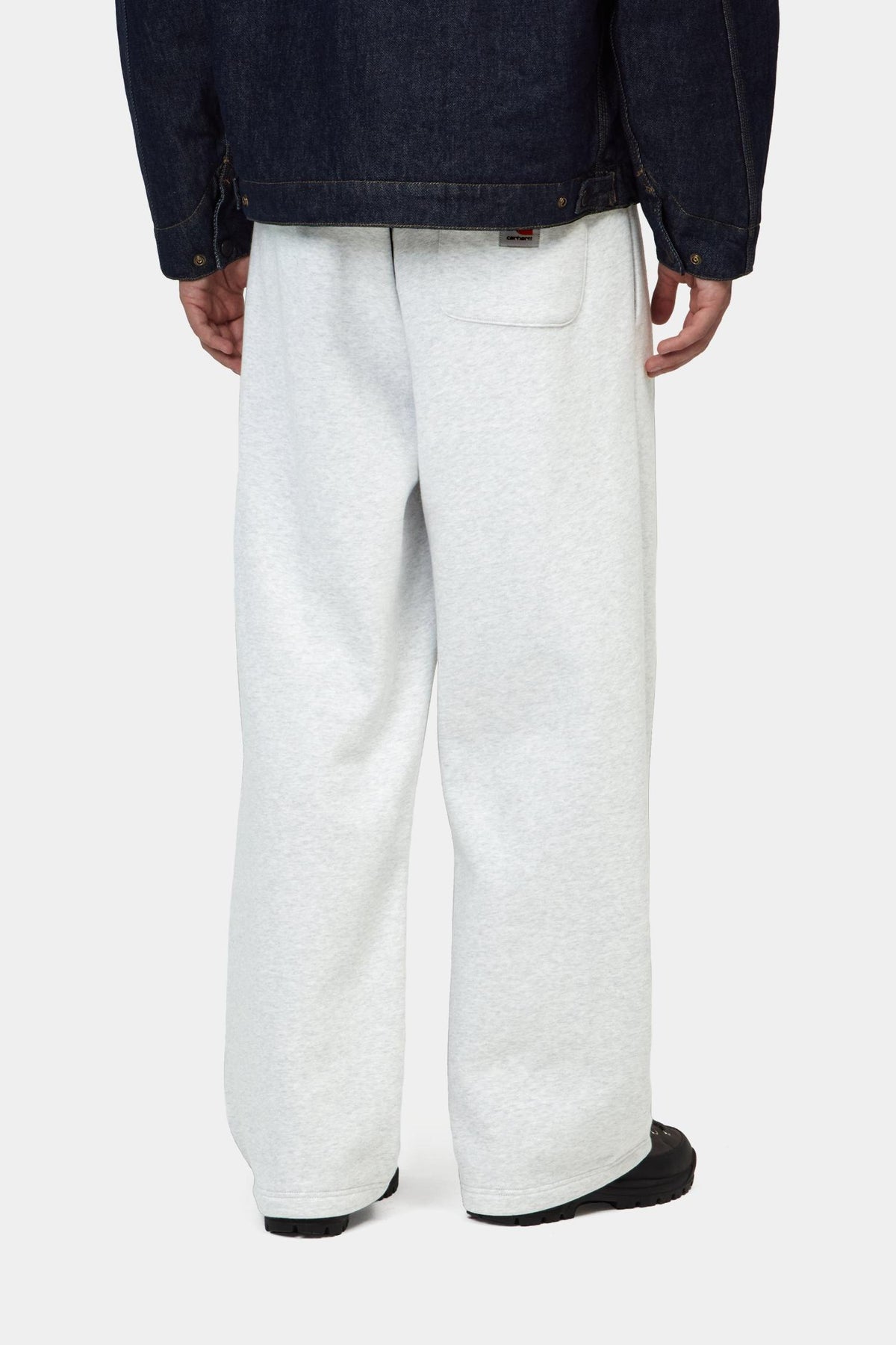 Pantalon de jogging Carhartt WIP Mack gris porté