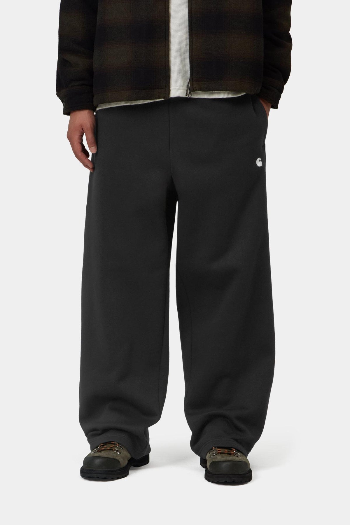 Pantalon de jogging Carhartt WIP Mack noir porté