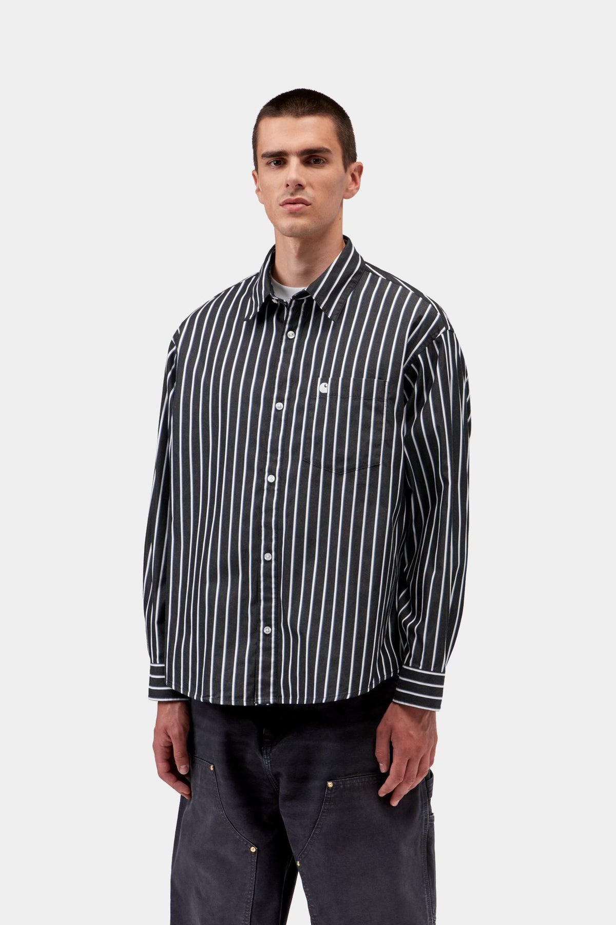 Chemise Carhartt WIP Gowan à rayures noir et blanc, portée