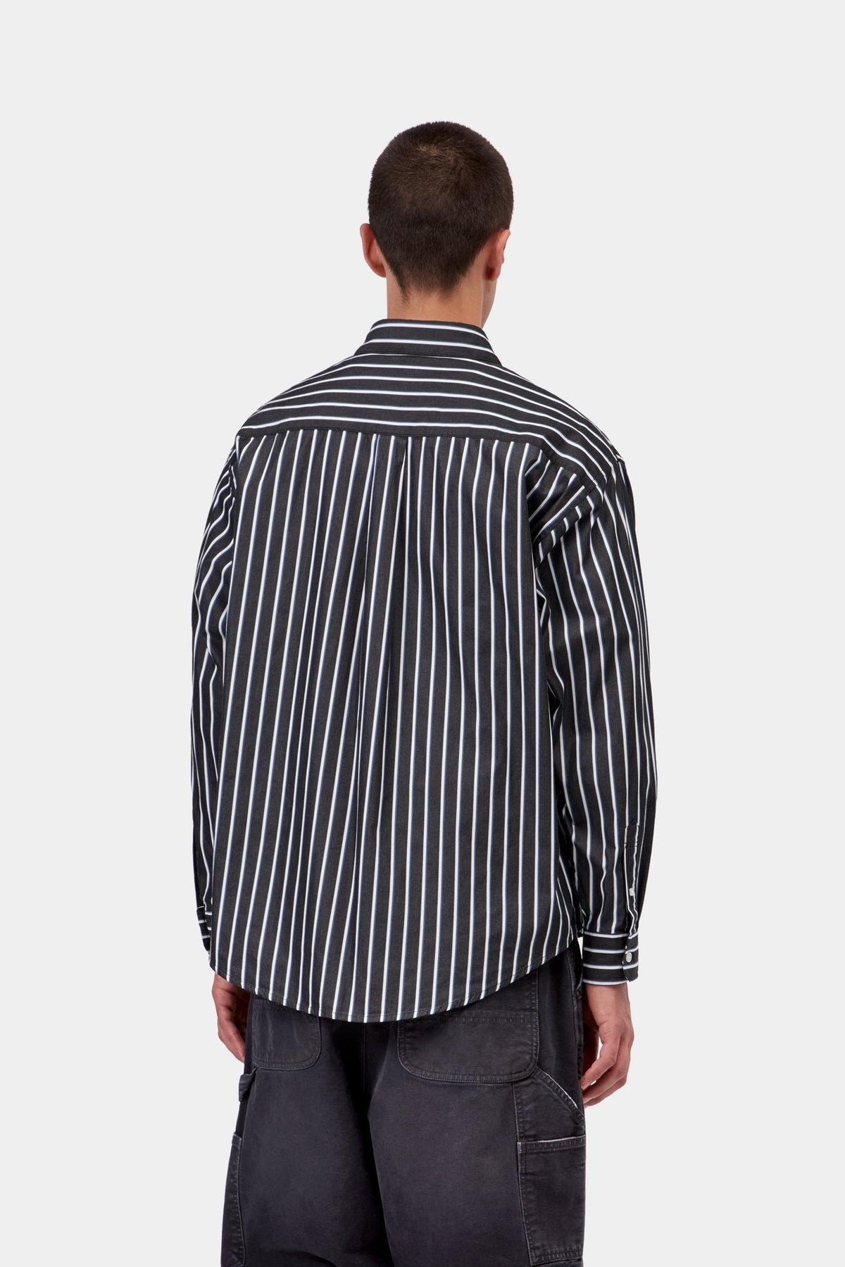 Chemise Carhartt WIP Gowan à rayures noir et blanc, portée