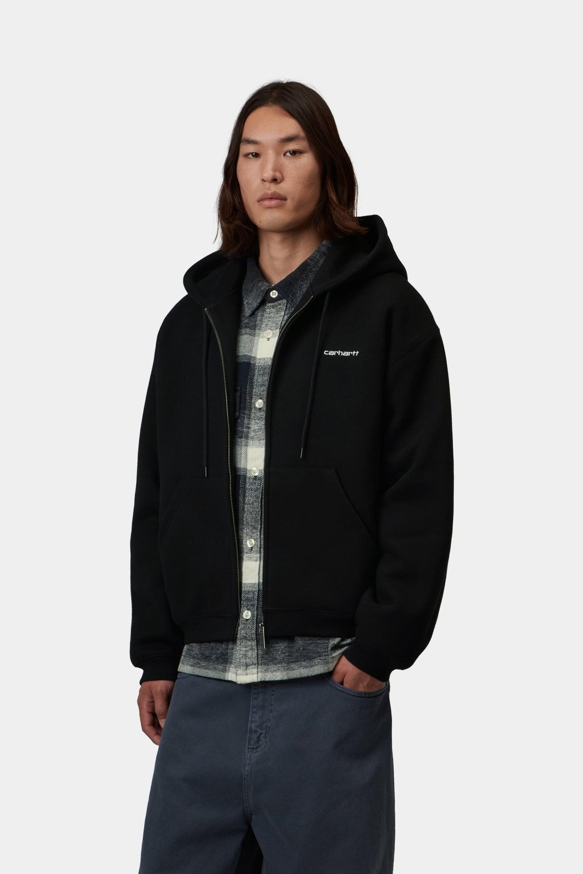 Sweat zippé à capuche Carhartt WIP Ebbert noir porté, face