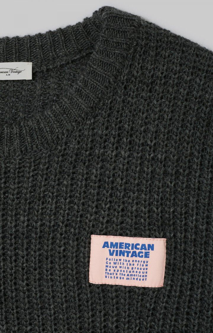 Pull Cyrow American Vintage, détail de la maille et du patch logo