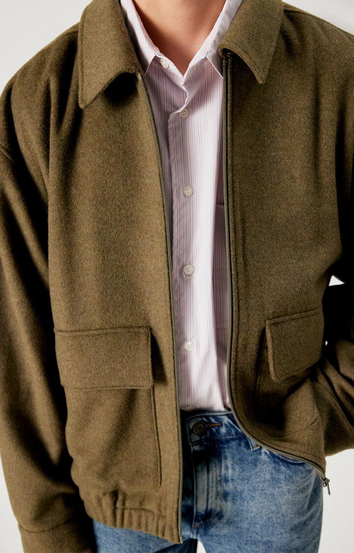 Veste Dodiloo American Vintage, détail de la poche à rabat portée