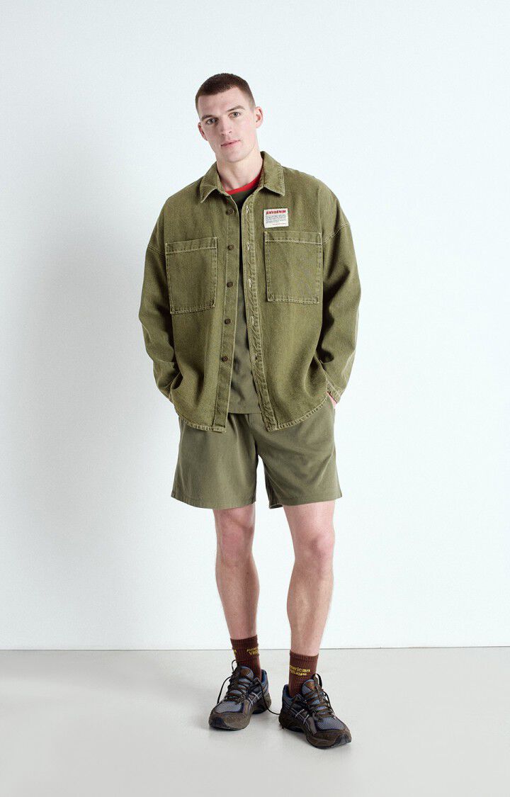 Chemise American Vintage Uzatown en denim kaki, portée