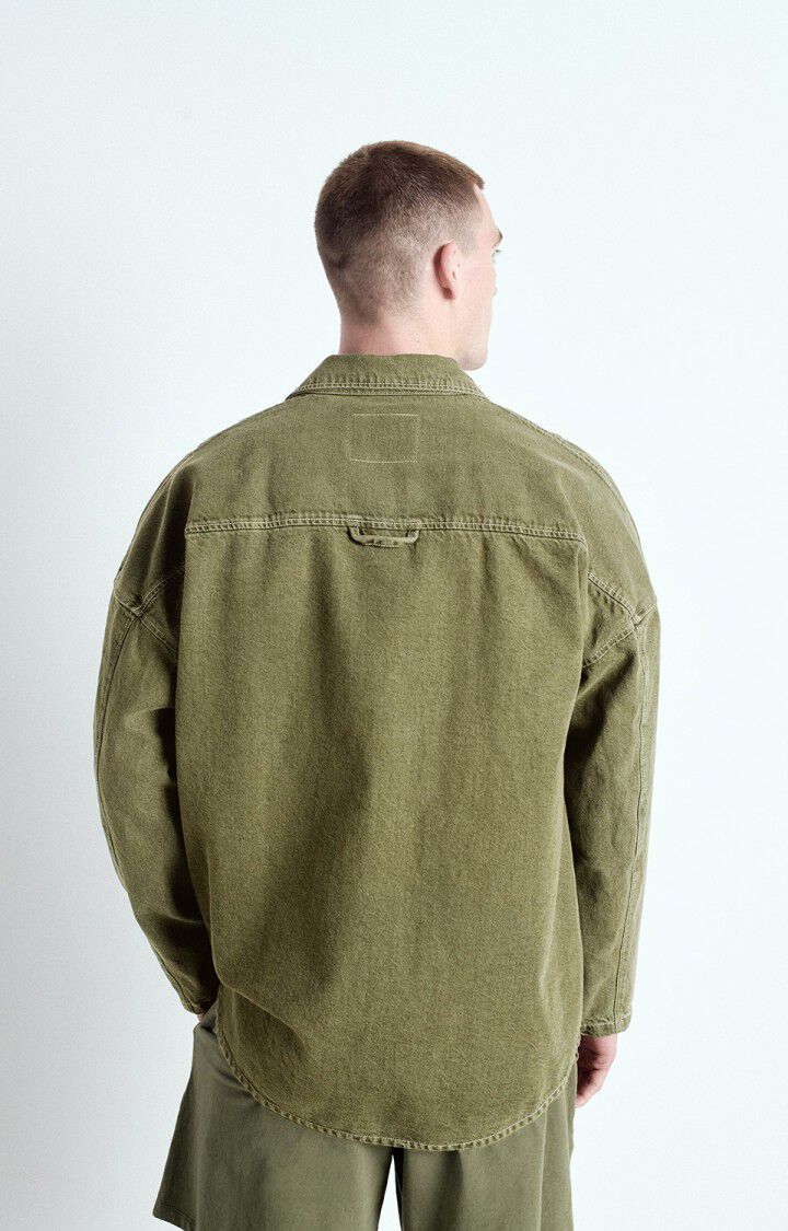 Chemise American Vintage Uzatown en denim kaki, portée