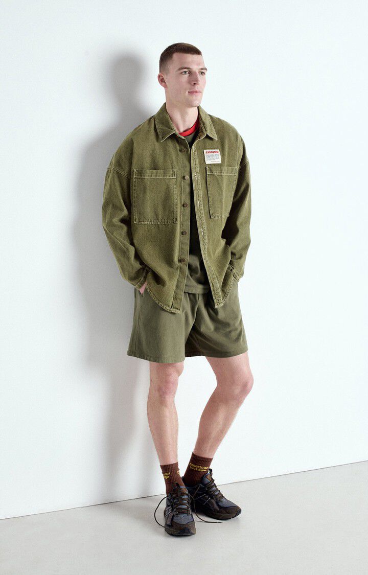Chemise American Vintage Uzatown en denim kaki, portée