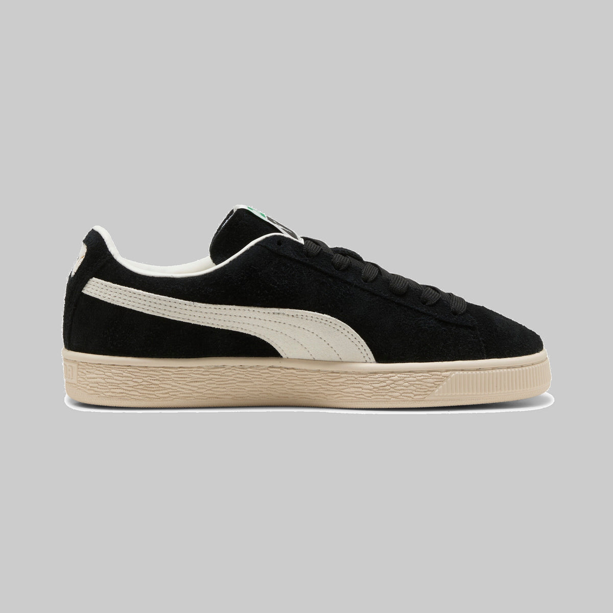 Sneakers Puma Suede Charles F. Stead noires, vue de profil intérieur