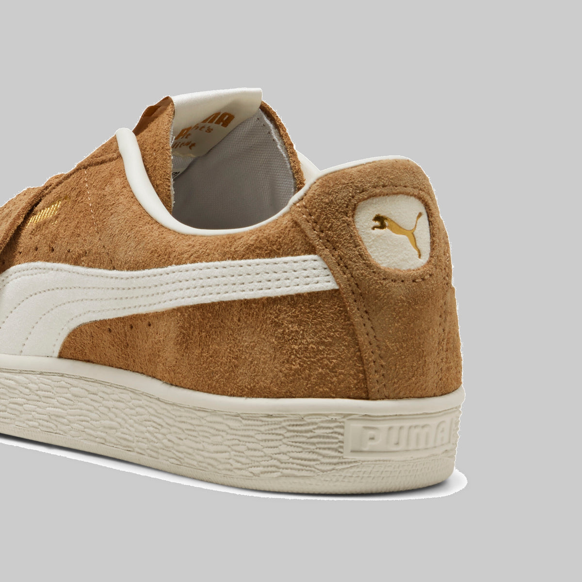 Sneakers Puma Suede Charles F. Stead beige Honey Butter, vue arrière du talon