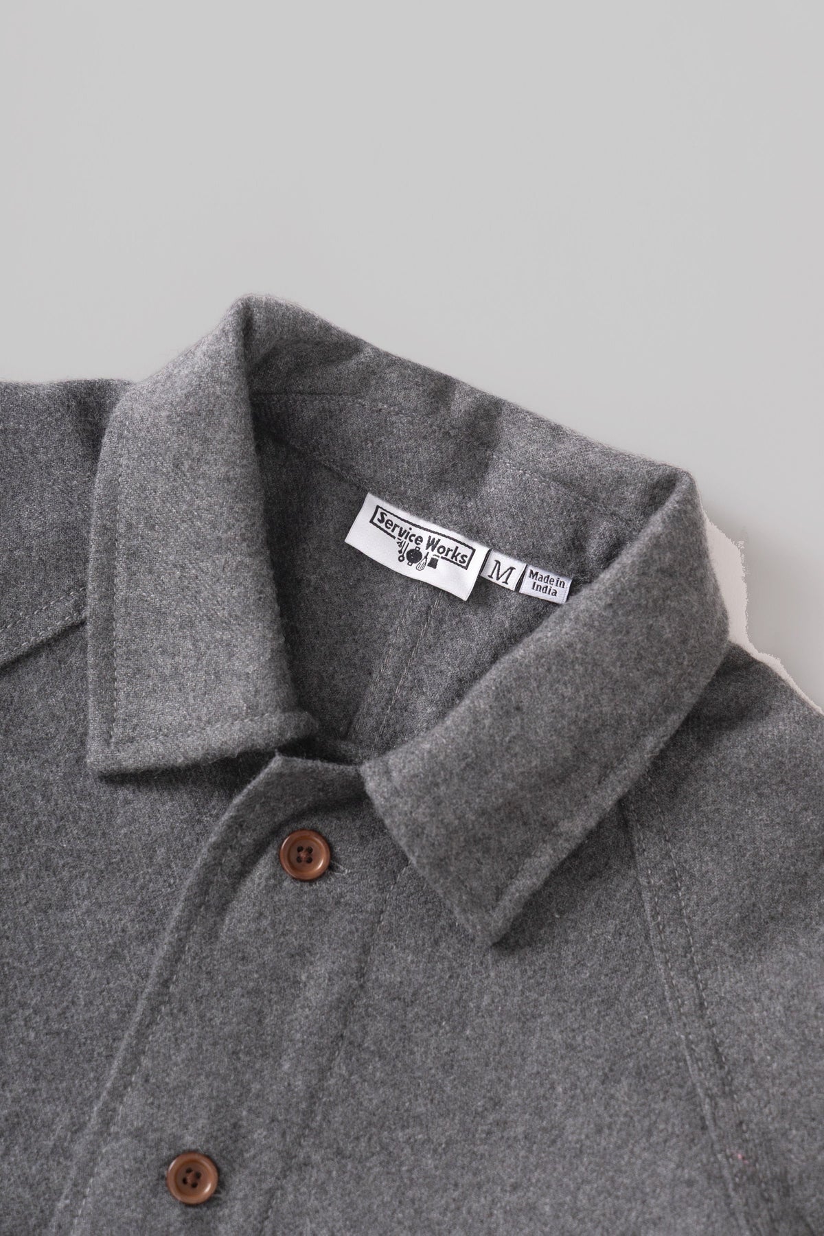 Flannel FOH Overshirt Service Works gris anthracite, détail de la poche poitrine