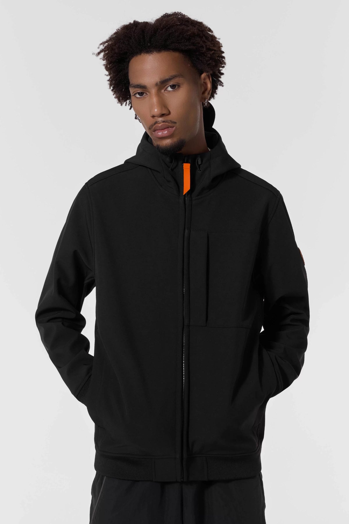 Veste Gertrude Rony noire, portée